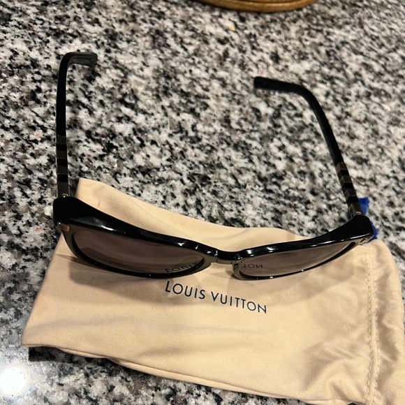 Authentic Louis Vuitton Conviction Sunglasses - Picture 2 of 12